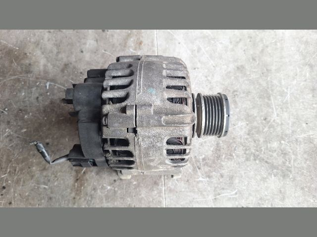 bontott RENAULT CLIO IV Generátor