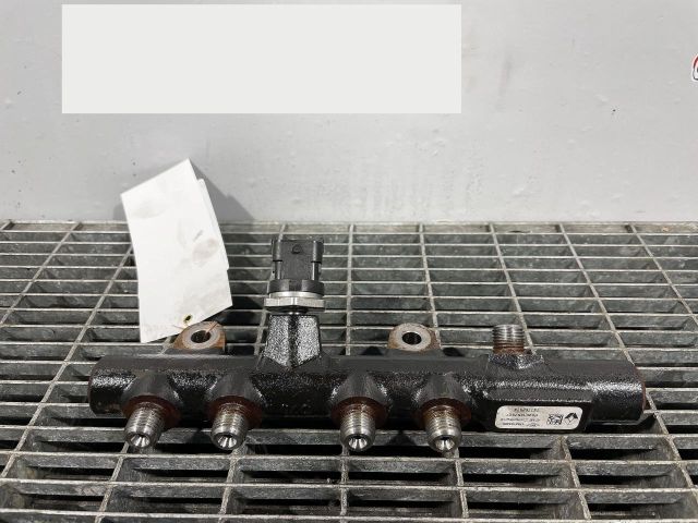 bontott RENAULT CLIO IV Közösnyomócső