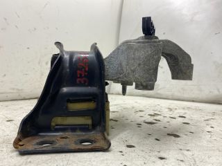 bontott RENAULT CLIO IV Motor Tartó Bak Jobb