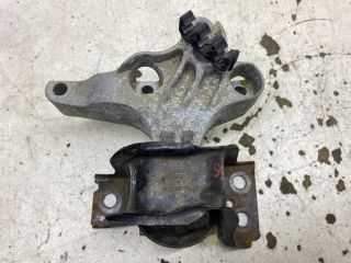 bontott RENAULT CLIO IV Motor Tartó Bak Jobb