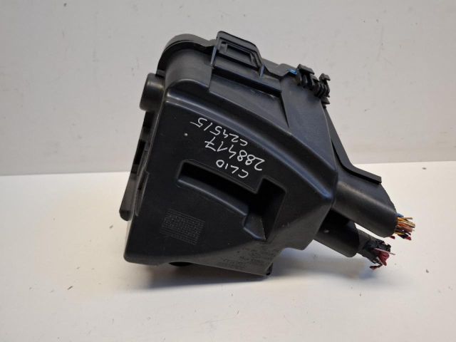 bontott RENAULT CLIO IV Biztosítéktábla Motortér