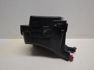 bontott RENAULT CLIO IV Biztosítéktábla Motortér