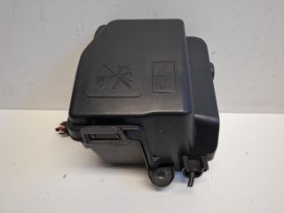 bontott RENAULT CLIO IV Biztosítéktábla Motortér