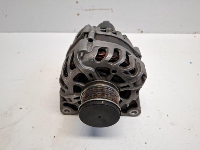 bontott RENAULT CLIO IV Generátor