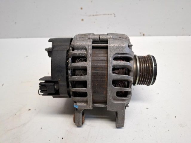 bontott RENAULT CLIO IV Generátor