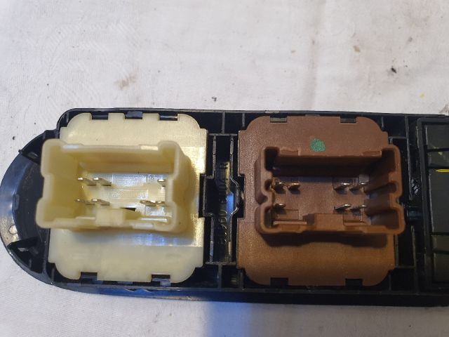 bontott RENAULT CLIO IV Ablakemelő Kapcsoló Négyes / Kettes