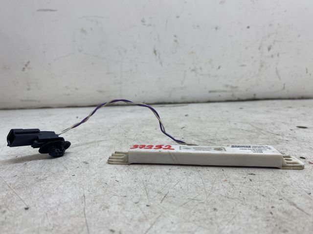 bontott RENAULT CLIO IV Antenna Erősítő