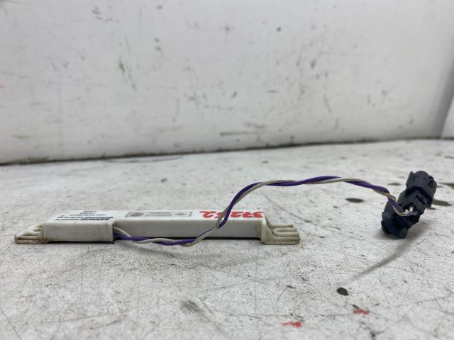 bontott RENAULT CLIO IV Antenna Erősítő