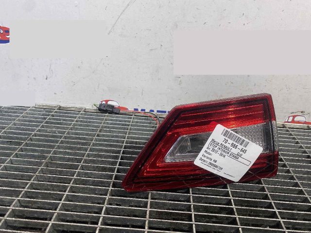 bontott RENAULT CLIO IV Bal Belső Hátsó Lámpa