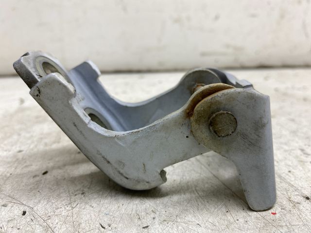 bontott RENAULT CLIO IV Bal első Alsó Zsanér