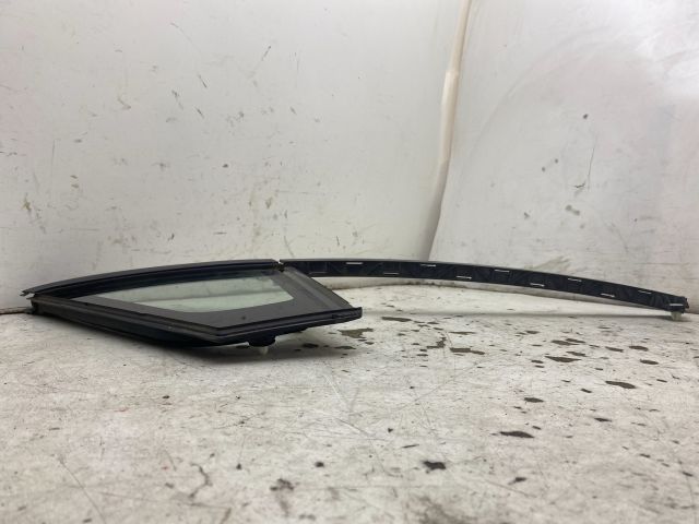 bontott RENAULT CLIO IV Bal első Fixüveg (Ajtóban)