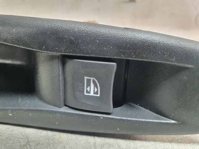 bontott RENAULT CLIO IV Bal hátsó Ablakemelő Kapcsoló