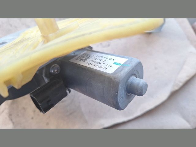 bontott RENAULT CLIO IV Bal hátsó Ablakemelő Szerkezet (Elektromos)