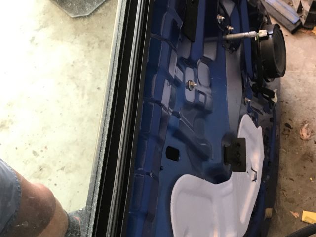 bontott RENAULT CLIO IV Bal hátsó Ajtó (Részeivel)