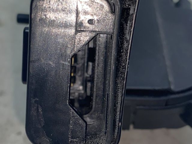 bontott RENAULT CLIO IV Bal hátsó Ajtózár