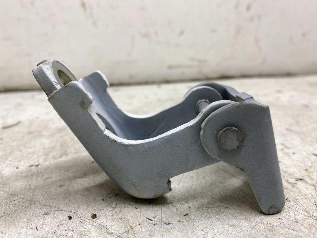 bontott RENAULT CLIO IV Bal hátsó Alsó Zsanér