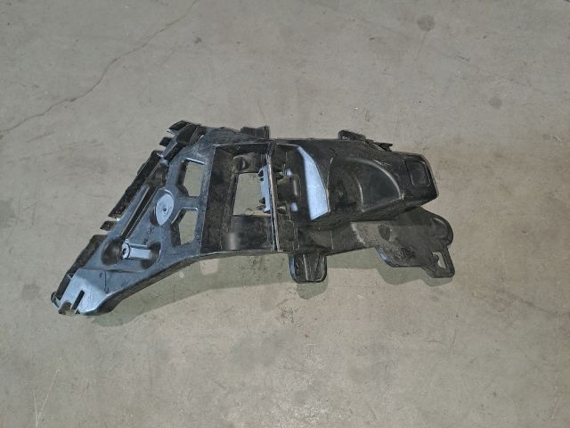 bontott RENAULT CLIO IV Bal hátsó Oldal Lökhárító Tartó (Műanyag)