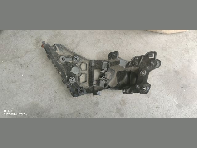 bontott RENAULT CLIO IV Bal hátsó Oldal Lökhárító Tartó (Műanyag)