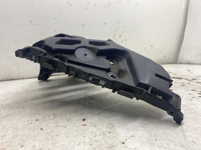 bontott RENAULT CLIO IV Bal hátsó Oldal Lökhárító Tartó (Műanyag)