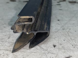 bontott RENAULT CLIO IV Bal hátsó Vízlehúzó Gumicsík