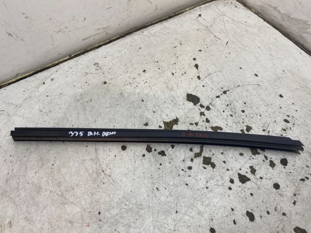 bontott RENAULT CLIO IV Bal hátsó Vízlehúzó Gumicsík