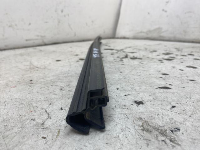 bontott RENAULT CLIO IV Bal hátsó Vízlehúzó Gumicsík