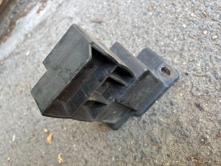 bontott RENAULT CLIO IV Bal Lökhárító Tartó Nyúlványvég