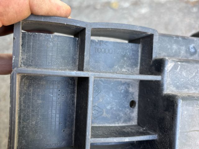 bontott RENAULT CLIO IV Bal Lökhárító Tartó Nyúlványvég