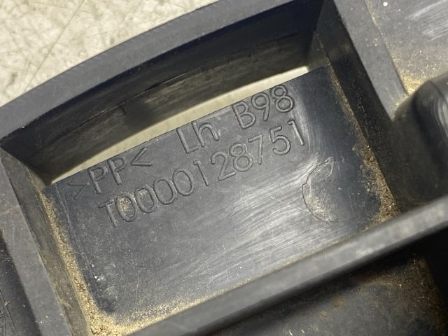 bontott RENAULT CLIO IV Bal Lökhárító Tartó Nyúlványvég