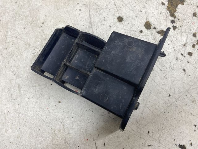 bontott RENAULT CLIO IV Bal Lökhárító Tartó Nyúlványvég