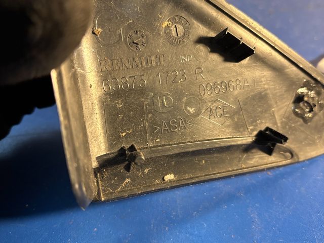 bontott RENAULT CLIO IV Bal Sárvédő Csavar Burkolat