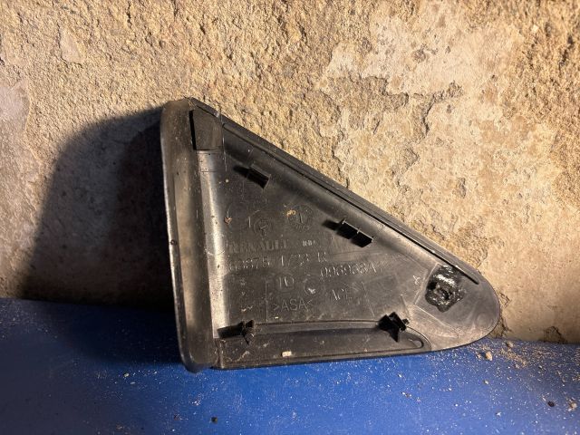 bontott RENAULT CLIO IV Bal Sárvédő Csavar Burkolat