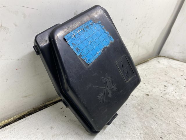 bontott RENAULT CLIO IV Biztosítéktábla Fedél