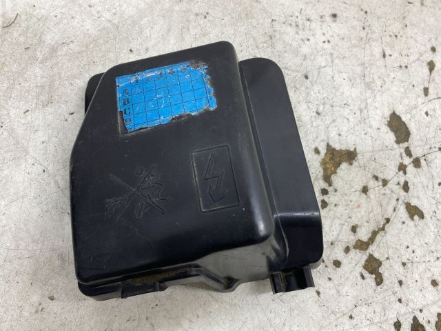 bontott RENAULT CLIO IV Biztosítéktábla Fedél