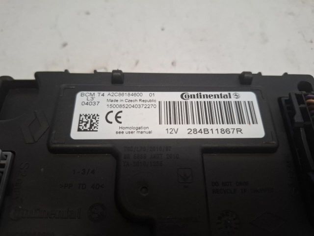 bontott RENAULT CLIO IV Biztosítéktábla Utastér