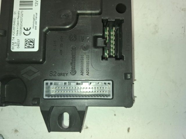 bontott RENAULT CLIO IV Biztosítéktábla Utastér