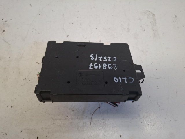 bontott RENAULT CLIO IV Biztosítéktábla Utastér