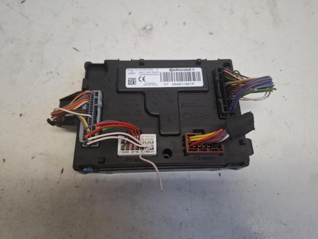 bontott RENAULT CLIO IV Biztosítéktábla Utastér