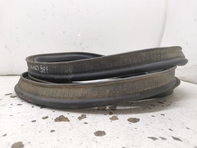 bontott RENAULT CLIO IV Csomagtérajtó Gumikéder