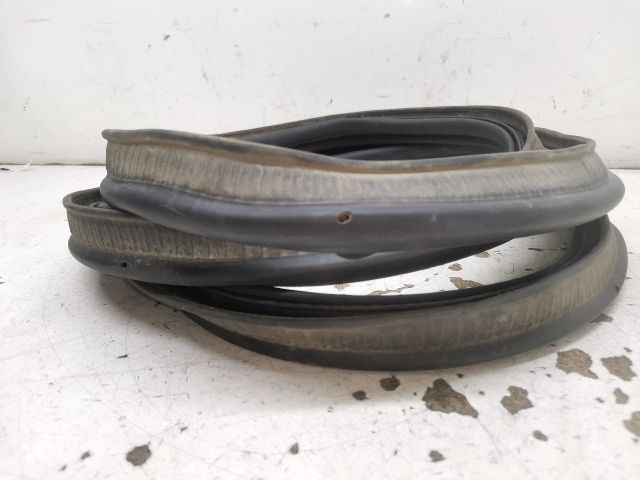 bontott RENAULT CLIO IV Csomagtérajtó Gumikéder