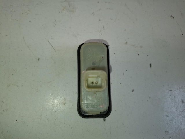 bontott RENAULT CLIO IV Csomagtérajtó Kilincs