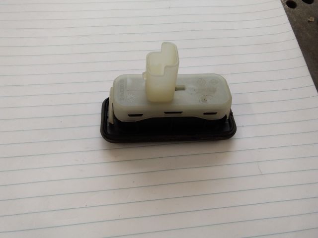 bontott RENAULT CLIO IV Csomagtérajtó Kilincs