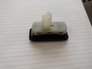 bontott RENAULT CLIO IV Csomagtérajtó Kilincs