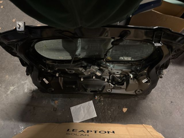 bontott RENAULT CLIO IV Csomagtérajtó (Részeivel)