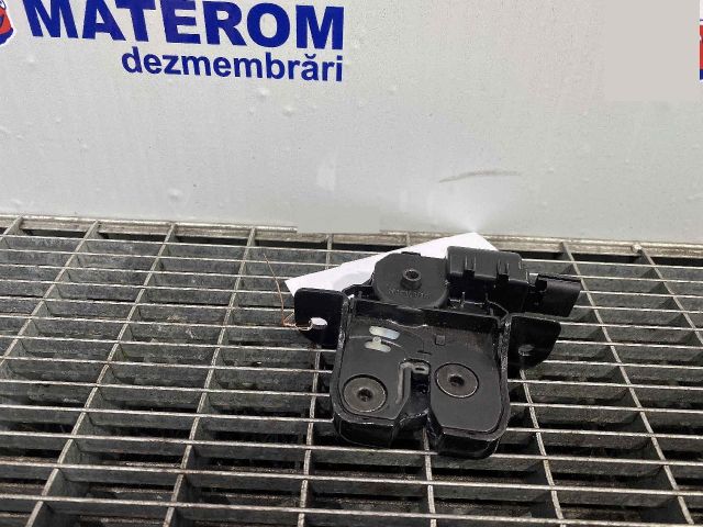 bontott RENAULT CLIO IV Csomagtérajtó Ütköző