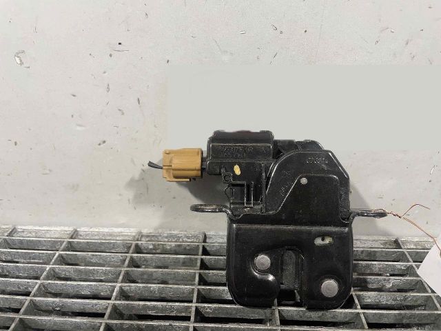 bontott RENAULT CLIO IV Csomagtérajtó Ütköző