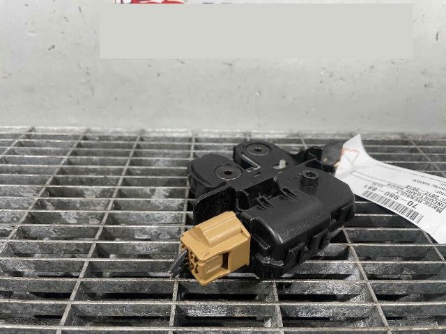 bontott RENAULT CLIO IV Csomagtérajtó Ütköző