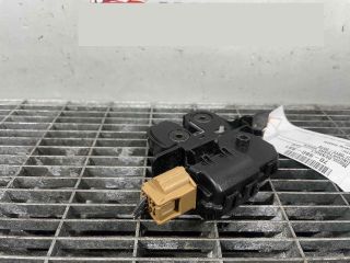 bontott RENAULT CLIO IV Csomagtérajtó Ütköző