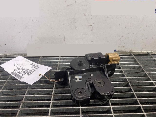 bontott RENAULT CLIO IV Csomagtérajtó Ütköző