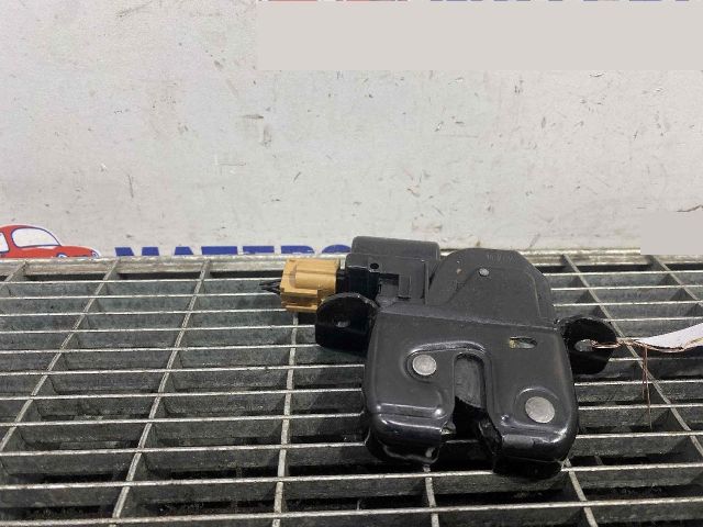 bontott RENAULT CLIO IV Csomagtérajtó Ütköző